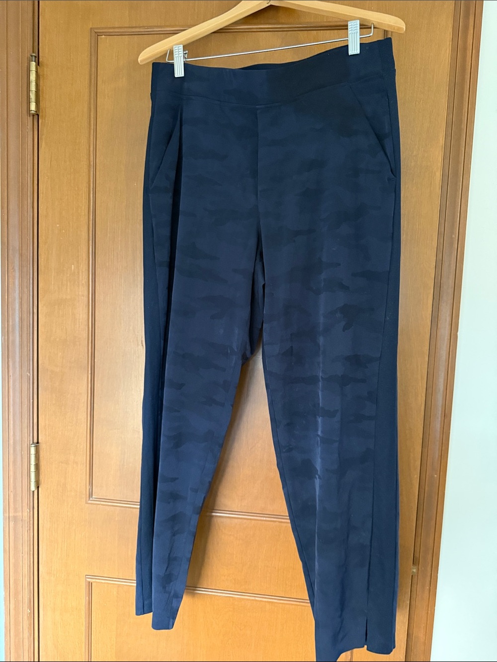 Athleta Navy Skinny Ponte Pants with Subtle Camouflage